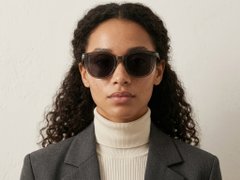 BS0824-0117_Green_Oval_TR90_sunglasses-tryon_female
