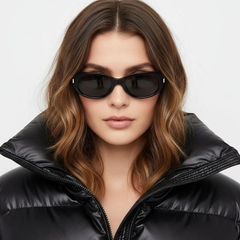 bs0824-0118_black_oval_tr90_sunglasses_model