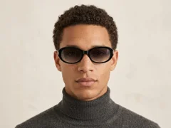 BS0824-0119_Black_Oval_TR90_sunglasses-tryon_male