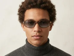 BS0824-0121_Brown_Oval_TR90_sunglasses-tryon_male