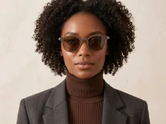 BS0824-0129_Brown_Oval_TR90_sunglasses-tryon_female