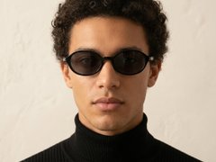 BS0824-0130_Black_Oval_TR90_sunglasses-tryon_male