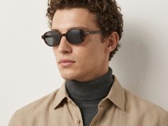 BS0824-0133_Tortoiseshell_Oval_TR90_sunglasses-tryon_male