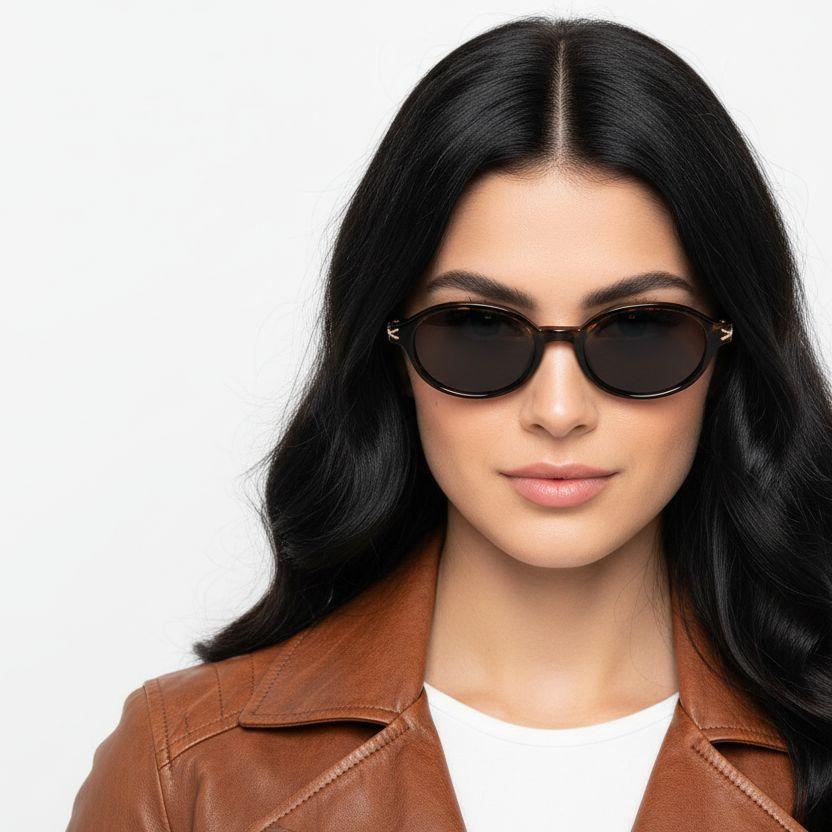 bs0824-0133_tortoiseshell_oval_tr90_sunglasses_model