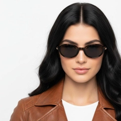 bs0824-0133_tortoiseshell_oval_tr90_sunglasses_model