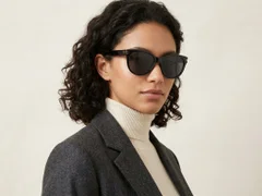 BS0824-0136_Black_Oval_TR90_sunglasses-tryon_female