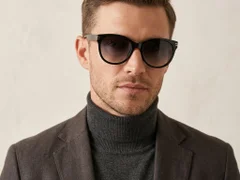 BS0824-0138_Black_Oval_TR90_sunglasses-tryon_male