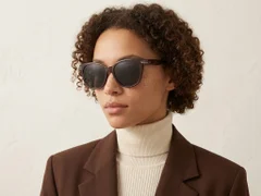 BS0824-0139_Brown_Oval_TR90_sunglasses-tryon_female
