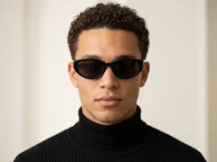 BS0824-0143_Black_Oval_TR90_sunglasses-tryon_male