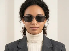 BS0824-0155_Grey_Rectangular_Metal_sunglasses-tryon_female