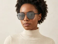 BS0824-0168_Grey_Aviator_Metal_sunglasses_corner-tryon_female