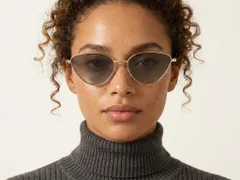 BS0824-0177_Golden_Butterfly_Metal_sunglasses-tryon_female