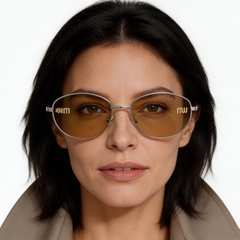 bs0824-0180_silver_oval_metal_sunglasses_model