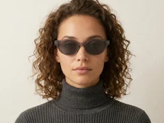 BS0824-0187_Grey_Butterfly_TR90_sunglasses-tryon_female