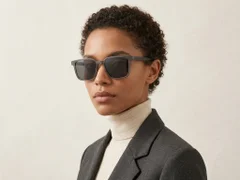BS0824-0202_Grey_Rectangular_TR90_sunglasses-tryon_female