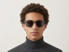 BS0824-0202_Grey_Rectangular_TR90_sunglasses-tryon_male
