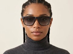 BS0824-0206_Black_Rectangular_TR90_sunglasses-tryon_female