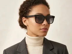 BS0824-0211_Black_Rectangular_TR90_sunglasses-tryon_female