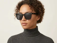 BS0824-0214_Black_Rectangular_TR90_sunglasses-tryon_female