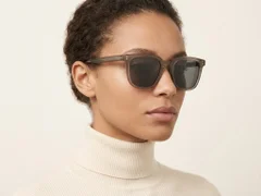 BS0824-0215_Brown_Rectangular_TR90_sunglasses-tryon_female