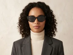 BS0824-0218_Black_Butterfly_TR90_sunglasses-tryon_female