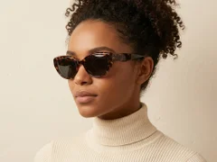 BS0824-0221_Tortoiseshell_Butterfly_TR90_sunglasses-tryon_female
