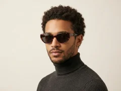 BS0824-0221_Tortoiseshell_Butterfly_TR90_sunglasses-tryon_male