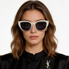 bs0824-0222_cream_butterfly_tr90_sunglasses_model