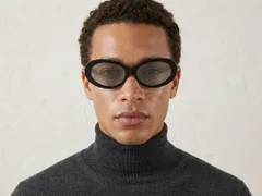 BS0824-0224_Black_Oval_TR90_sunglasses-tryon_male