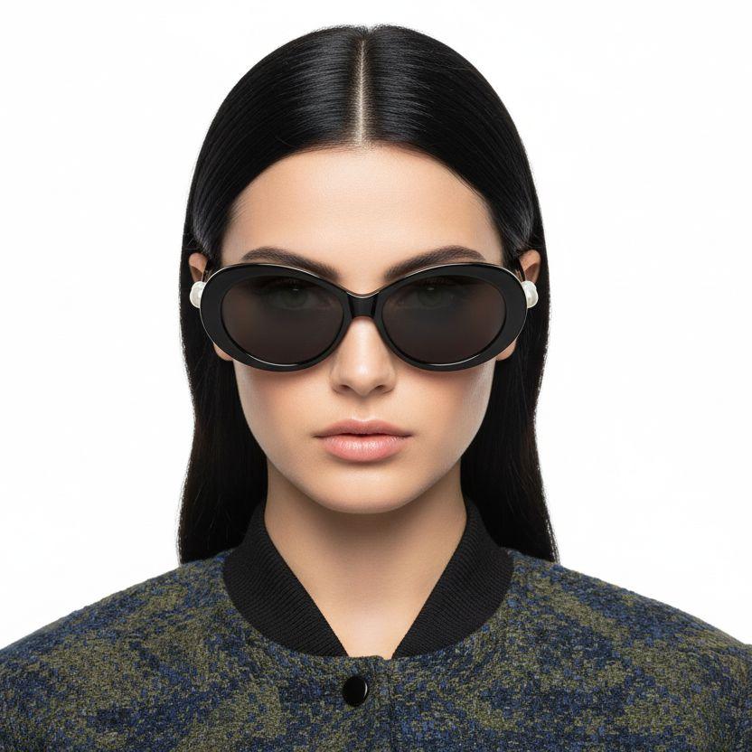 bs0824-0224_black_oval_tr90_sunglasses_model