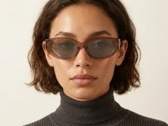 BS0824-0229_Brown_Oval_TR90_sunglasses-tryon_female