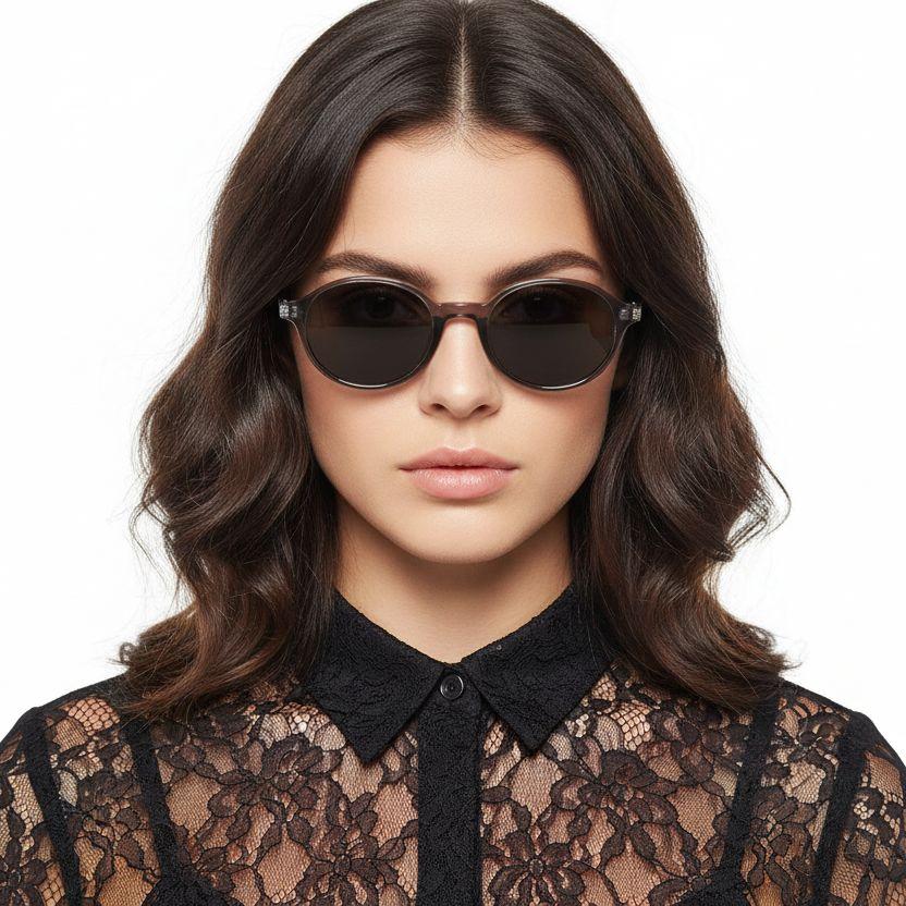 bs0824-0234_grey_oval_tr90_sunglasses_model