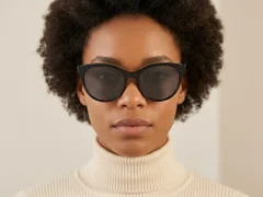 BS0824-0235_Black_Butterfly_TR90_sunglasses-tryon_female