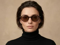 BS0824-0249_Tortoiseshell_Oval_TR90_sunglasses-tryon_female