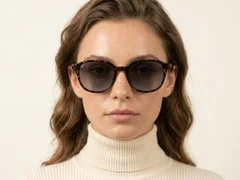 BS0824-0252_Tortoiseshell_Rectangular_TR90_sunglasses-tryon_female