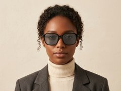 BS0824-0257_Black_Rectangular_TR90_sunglasses-tryon_female