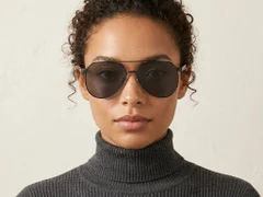 BS0824-0263_Black_Aviator_Metal_sunglasses-tryon_female