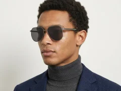 BS0824-0266_Grey_Aviator_Metal_sunglasses-tryon_male