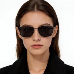bs0824-0267_grey_rectangular_metal_sunglasses_model