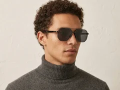 BS0824-0287_Grey_Aviator_Metal_sunglasses-tryon_male