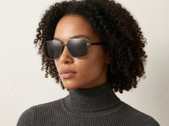 BS0824-0292_Grey_Aviator_Metal_sunglasses-tryon_female