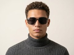 BS0824-0292_Grey_Aviator_Metal_sunglasses-tryon_male