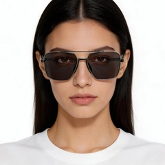 bs0824-0292_grey_aviator_metal_sunglasses_model