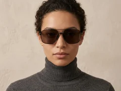 BS0824-0294_Black_Aviator_Metal_sunglasses-tryon_female