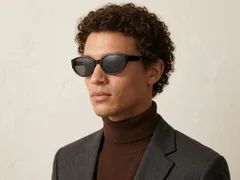 BS0824-0302_Black_Butterfly_TR90_sunglasses-tryon_male
