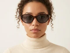 BS0824-0305_Tortoiseshell_Butterfly_TR90_sunglasses-tryon_female