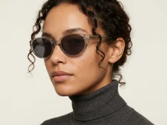 BS0824-0306_Green_Butterfly_TR90_sunglasses-tryon_female