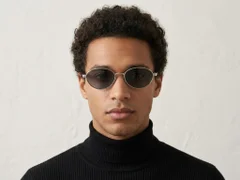 BS0824-0310_Silver_Oval_Metal_sunglasses-tryon_male