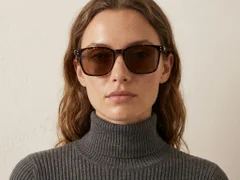 BS0824-0318_Tortoiseshell_Rectangular_TR90_sunglasses-tryon_female