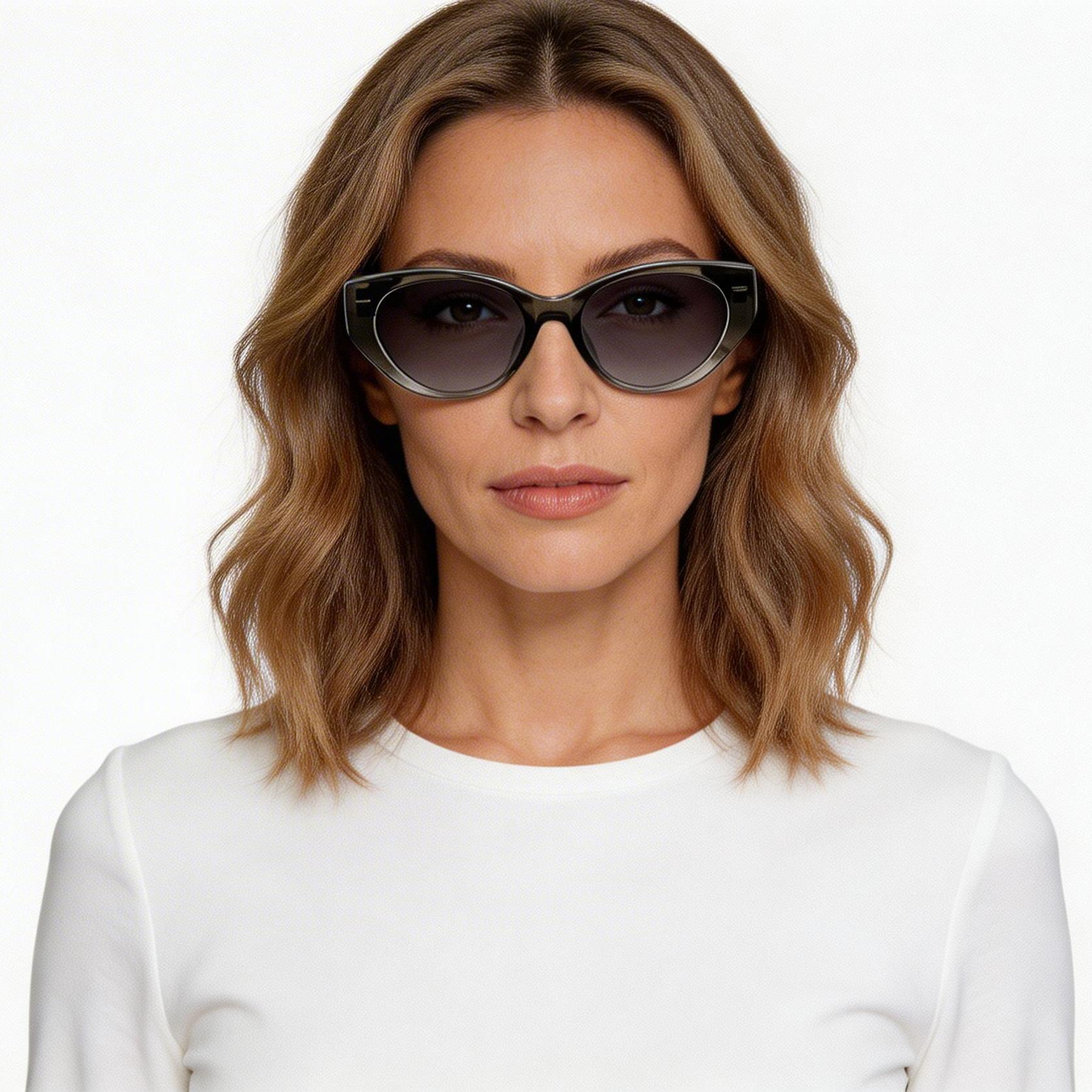 bs0824-0326_grey_butterfly_tr90_sunglasses_model